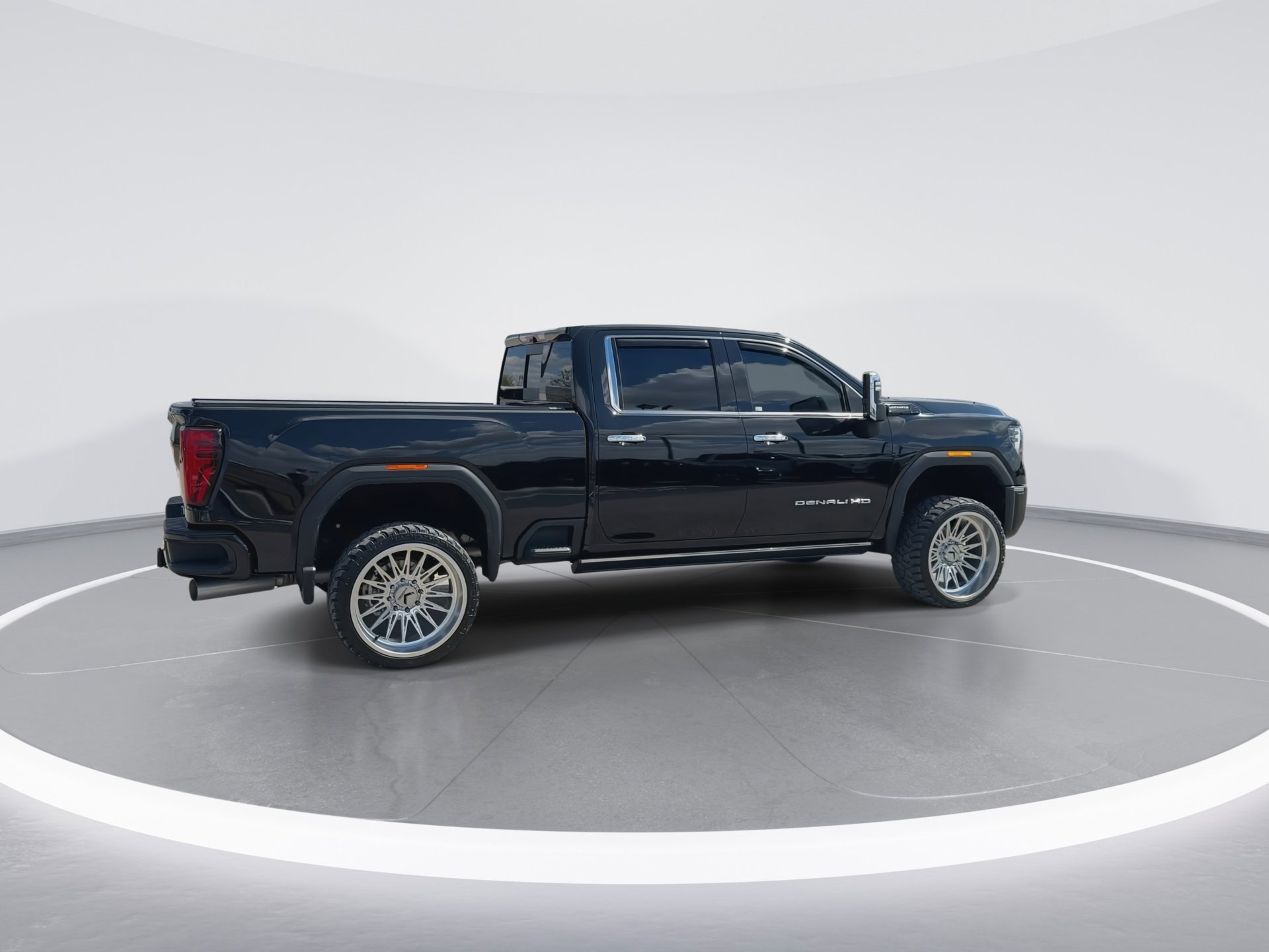 Used 2024 GMC Sierra 2500 Denali Ultimate w/ Max Trailering Package image 2