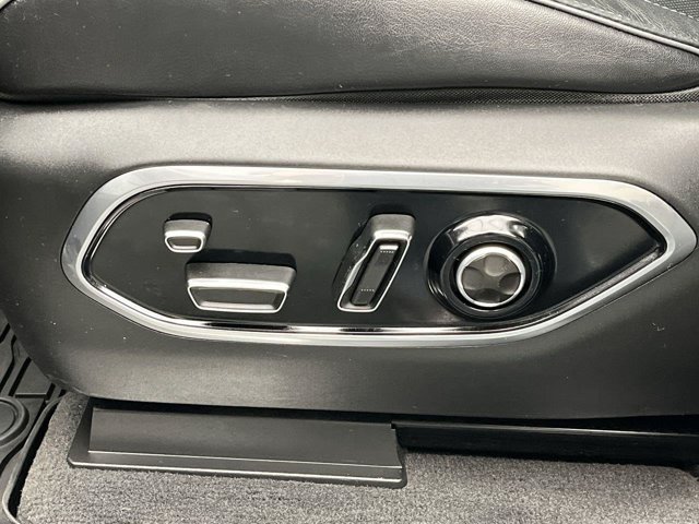 Used 2021 Jeep Grand Cherokee L Overland w/ Luxury Tech Group IV AWD/4WD image 12