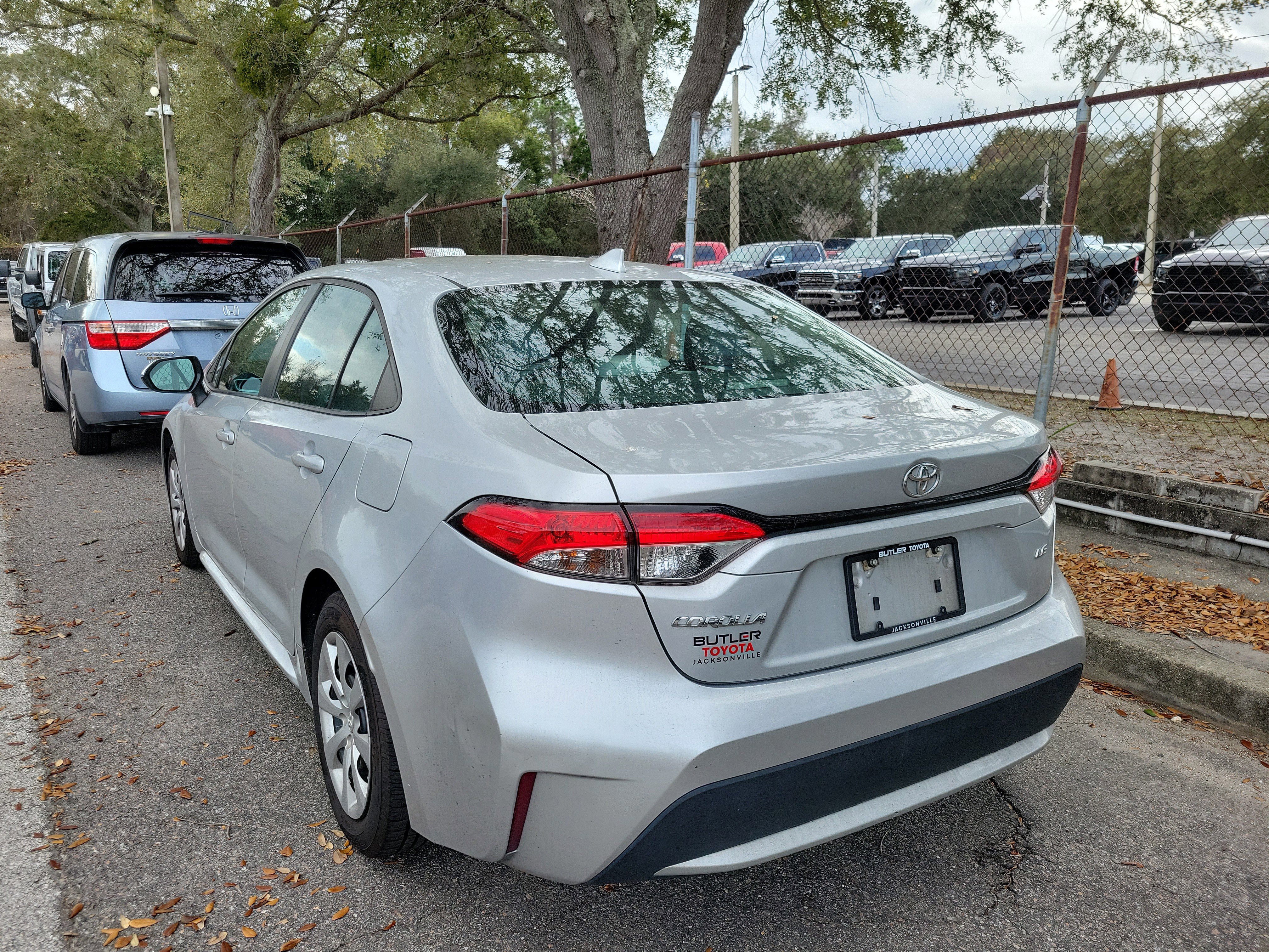 Used 2021 Toyota Corolla LE image 2