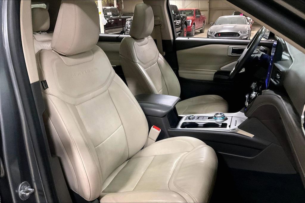 Certified 2021 Ford Explorer Platinum w/ Equipment Group 601A image 9