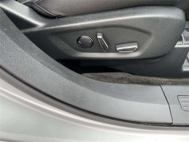 Certified 2018 Ford Explorer XLT w/ Equipment Group 201A image 32