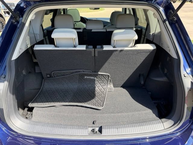 Used 2023 Volkswagen Tiguan SE w/ Panoramic Sunroof Package FWD image 9