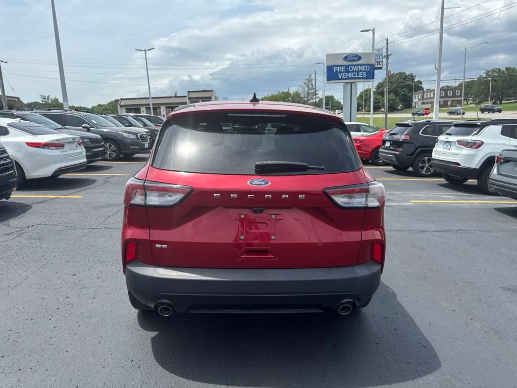 Certified 2022 Ford Escape SE w/ SE Sport Appearance Package FWD image 4