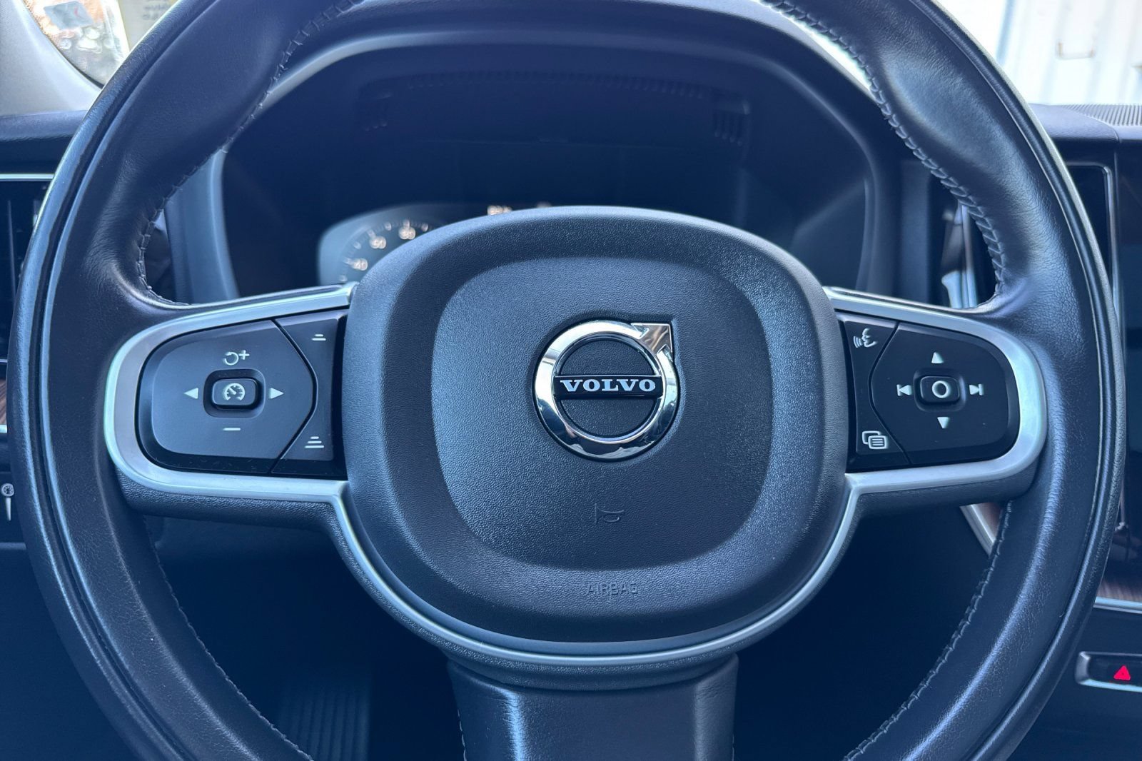 Used 2021 Volvo XC60 T6 Momentum AWD/4WD image 26