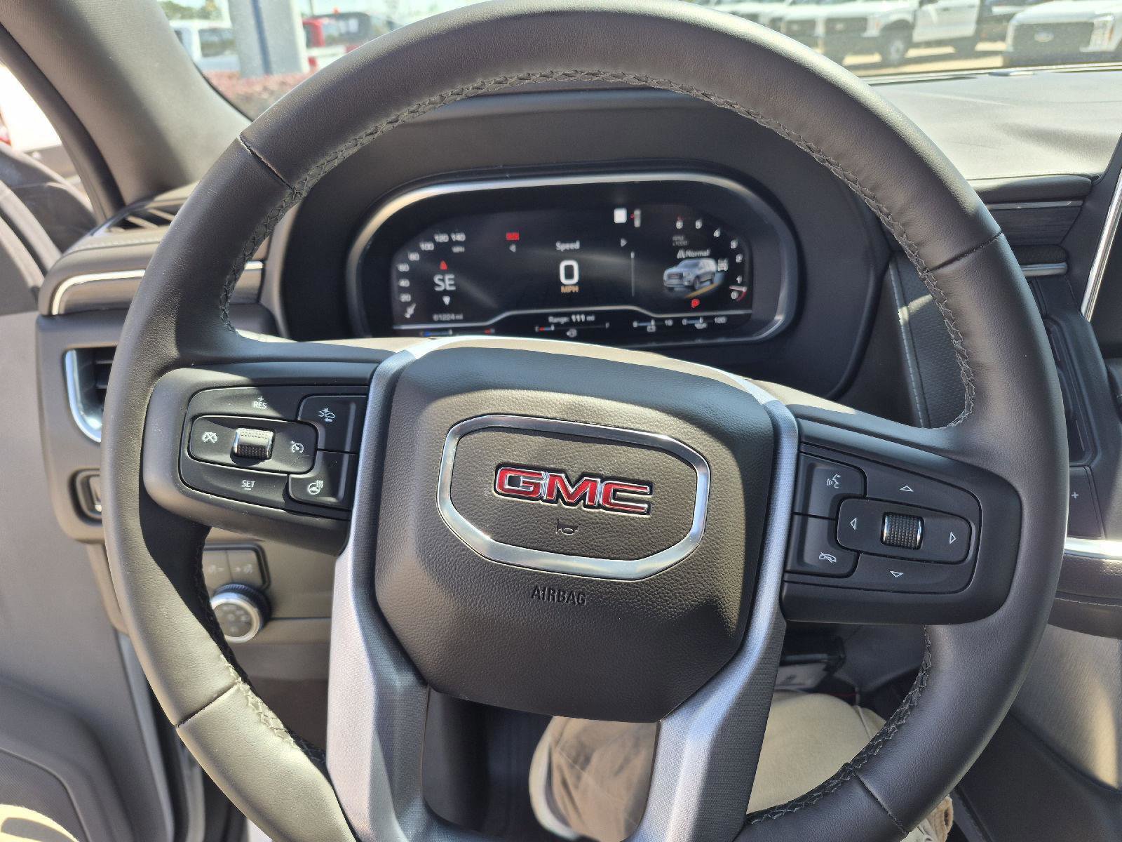 Used 2023 GMC Yukon XL SLT w/ SLT Premium Package image 15