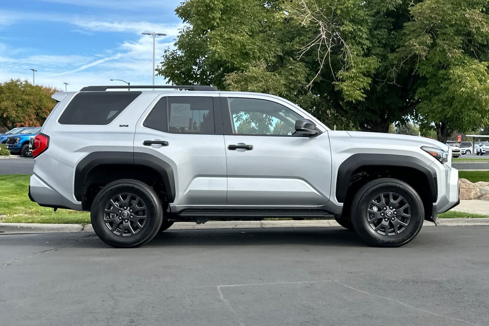 Used 2025 Toyota 4Runner SR5 AWD/4WD image 8