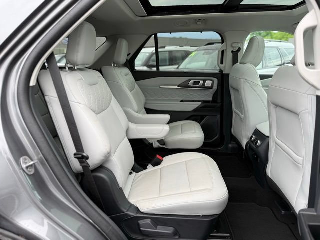 Certified 2025 Ford Explorer Platinum w/ LUX Leather Package AWD/4WD image 18