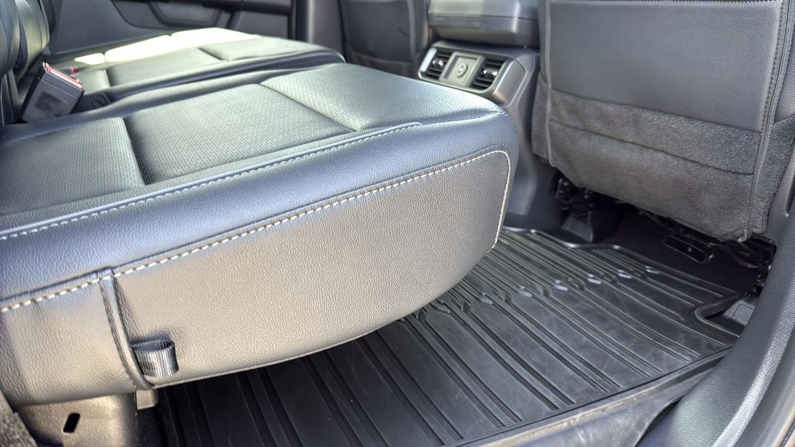 Certified 2025 Ford F150 Lariat w/ Equipment Group 501A Mid image 27