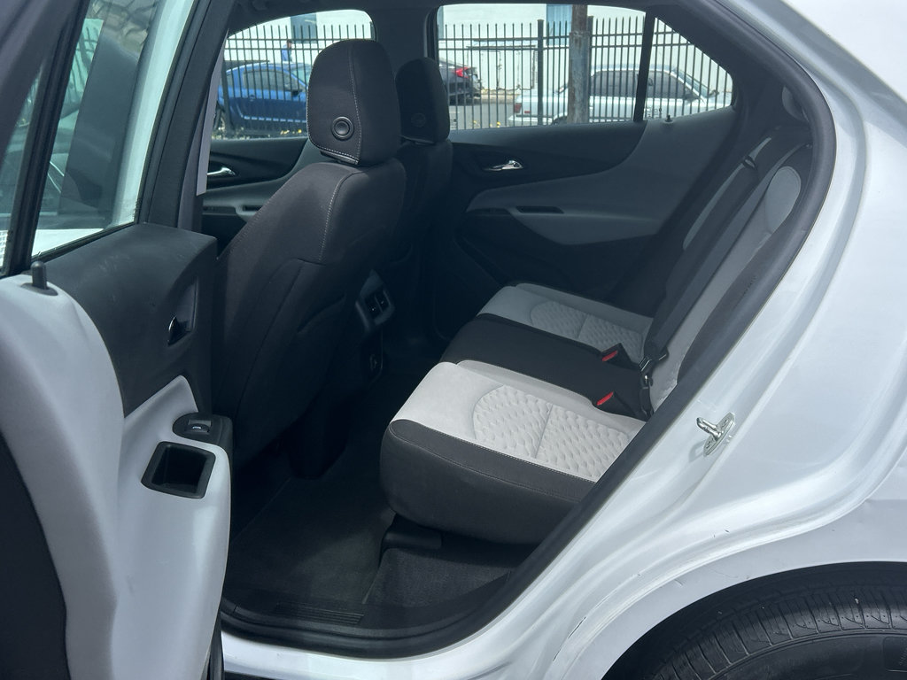 Used 2021 Chevrolet Equinox LS AWD/4WD image 32