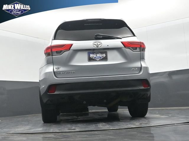 Used 2019 Toyota Highlander XLE FWD image 12