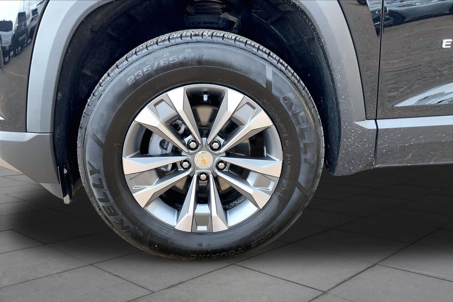 Used 2025 Chevrolet Equinox LT w/ Convenience Package II FWD image 11