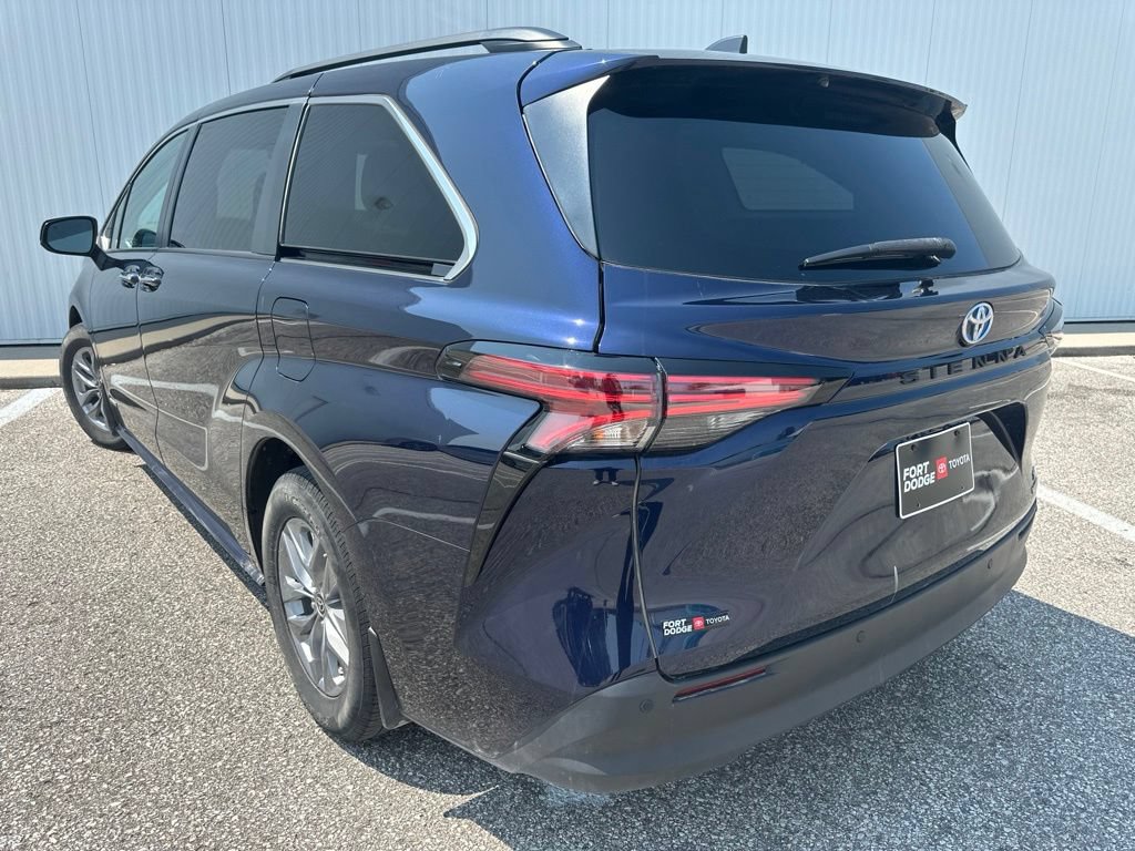 Used 2021 Toyota Sienna XLE w/ XLE Plus Package FWD image 5