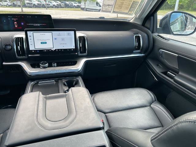 Certified 2025 Ford Expedition Platinum w/ Driver's Package image 11