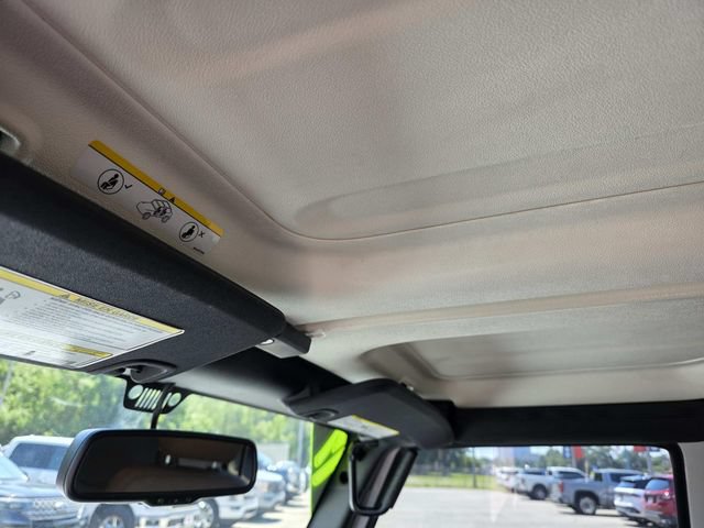 Used 2017 Jeep Wrangler Unlimited Rubicon w/ Connectivity Group AWD/4WD image 13