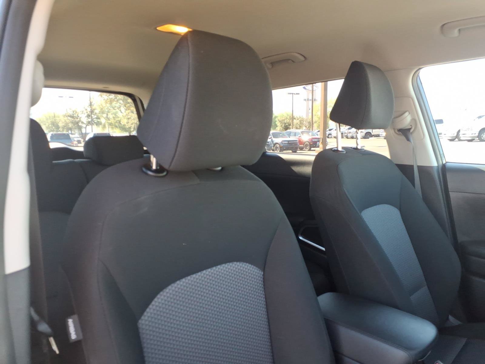 Used 2025 Kia Soul LX w/ LX Technology Package FWD image 12
