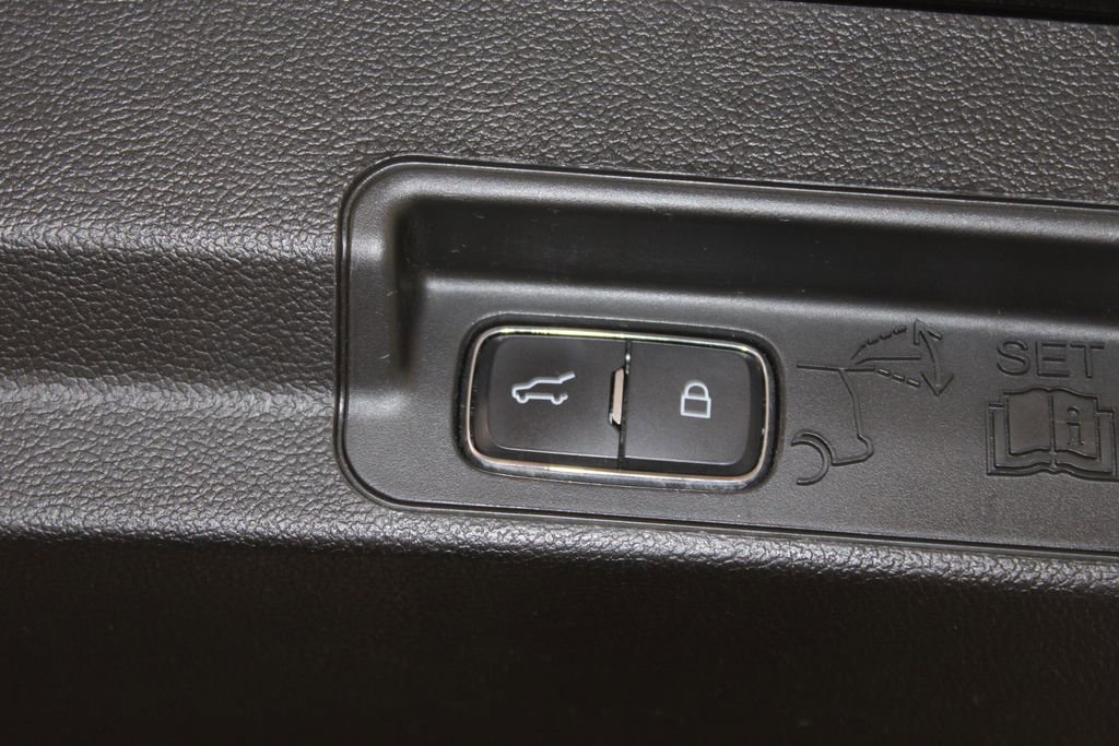 Certified 2020 Ford Explorer Limited AWD/4WD image 15