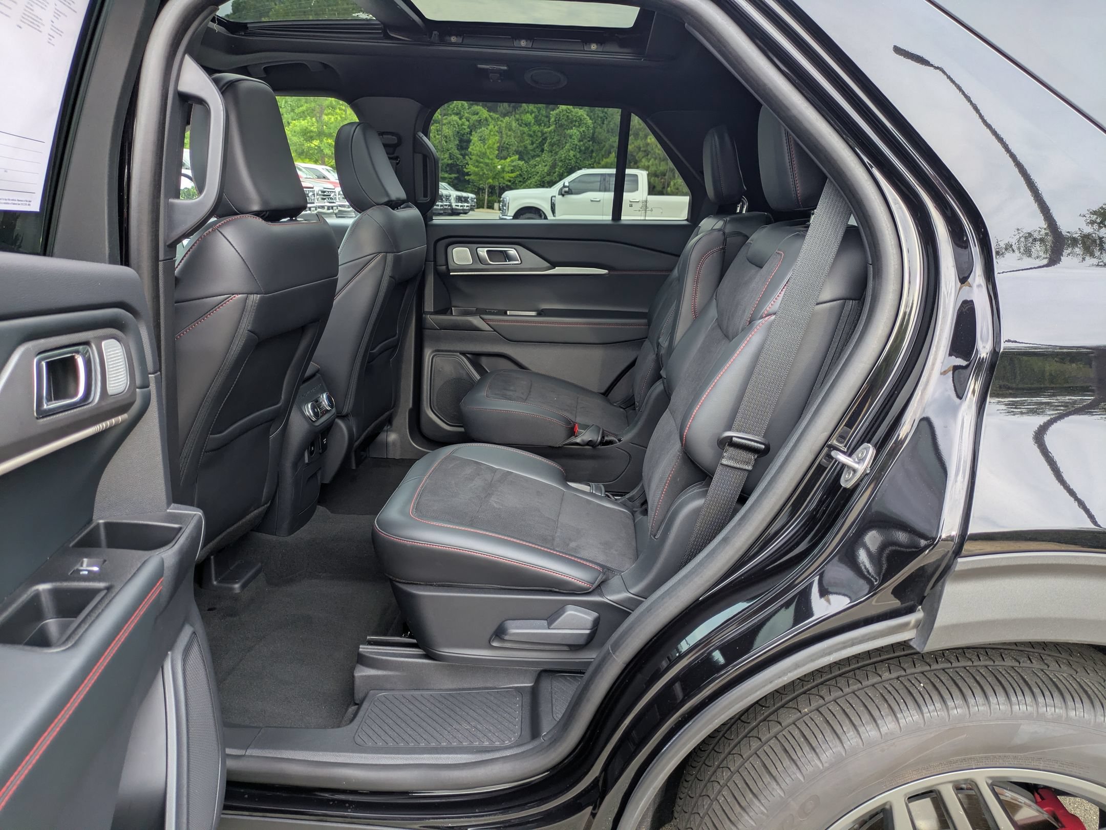 Certified 2025 Ford Explorer ST w/ Sun And Sound Package AWD/4WD image 29