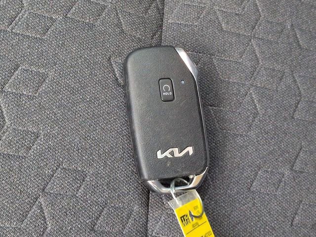 Used 2025 Kia Seltos S AWD/4WD image 28