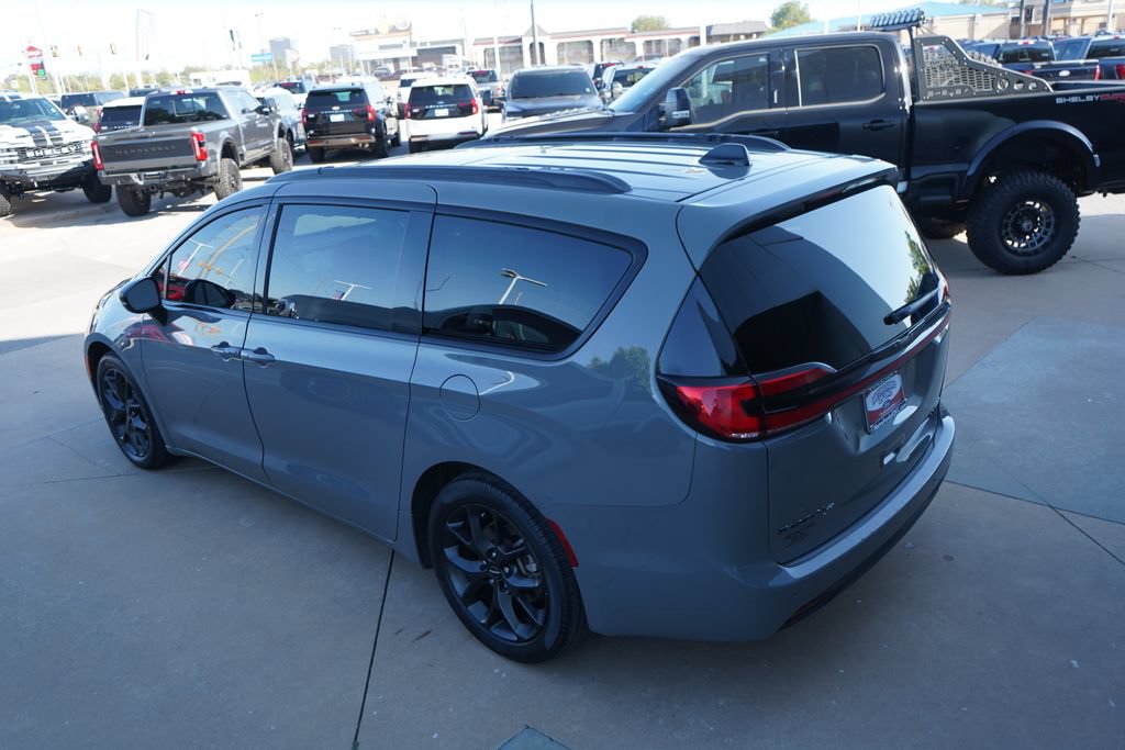 Used 2025 Chrysler Pacifica Limited FWD image 13