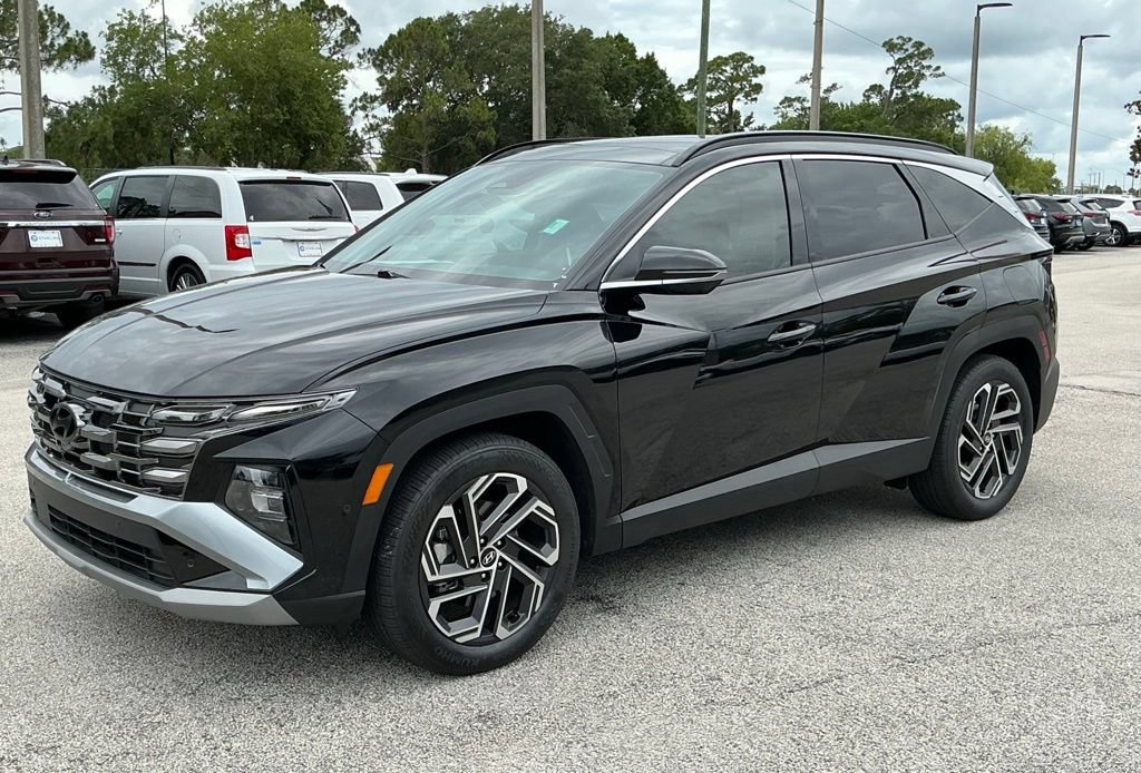 Used 2025 Hyundai Tucson Limited FWD image 1