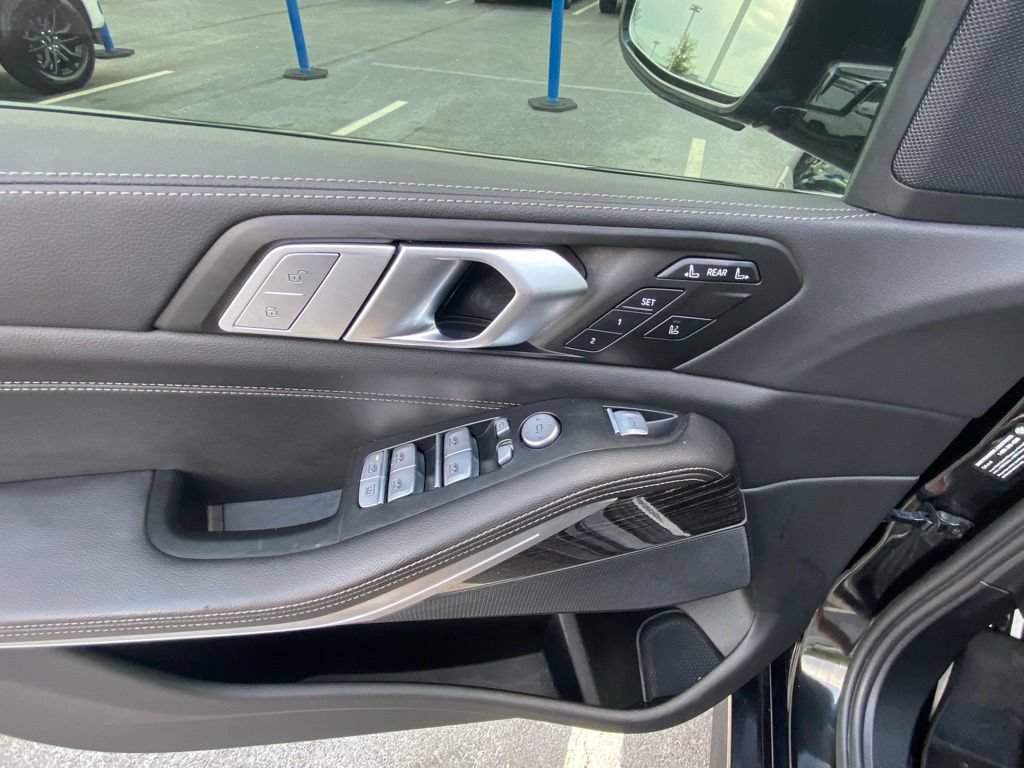 Used 2022 BMW X7 xDrive40i w/ M Sport Package AWD/4WD image 11