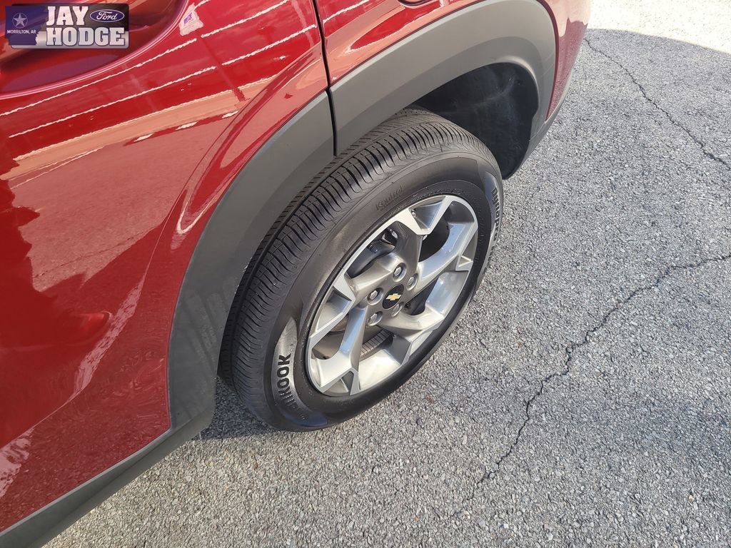 Used 2025 Chevrolet Trax LT w/ LT Convenience Package image 9