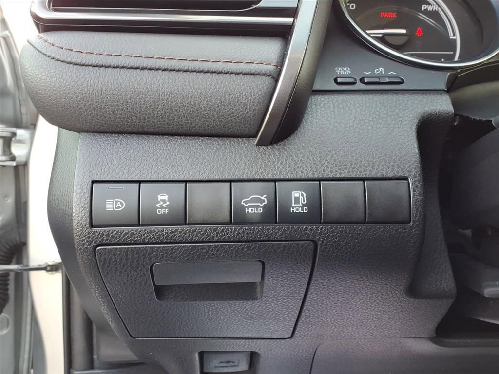 Used 2019 Toyota Camry LE image 11