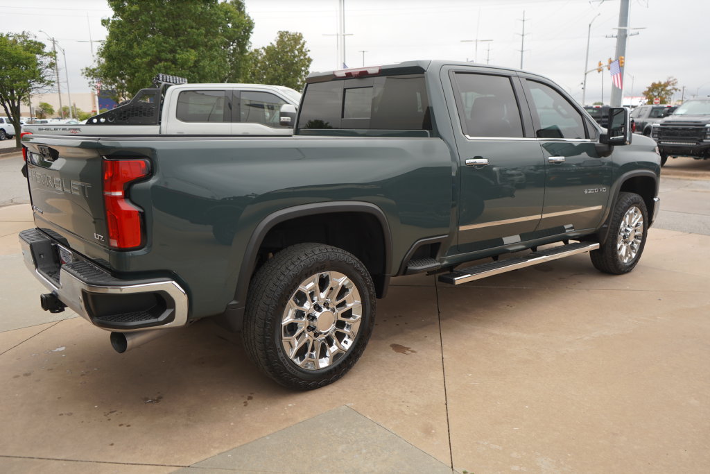 Used 2026 Chevrolet Silverado 2500 LTZ w/ LTZ Premium Package AWD/4WD image 15