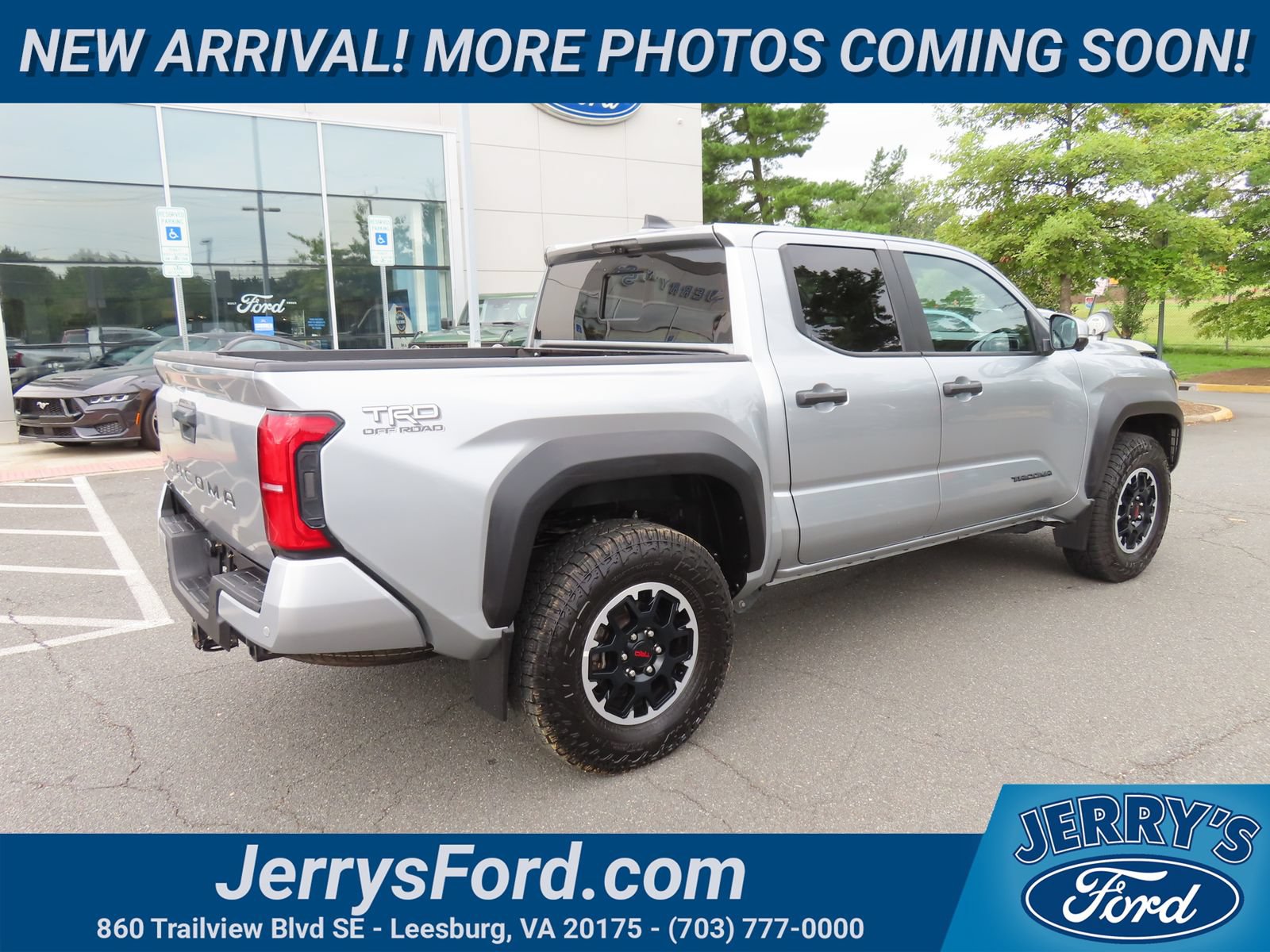 Used 2024 Toyota Tacoma TRD Off-Road w/ TRD Off Road Premium Package AWD/4WD image 5