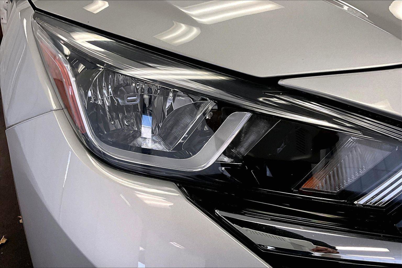 Used 2023 Nissan Versa SV image 27