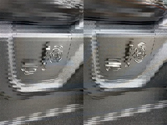 Certified 2020 Ford F350 Platinum w/ FX4 Off-Road Package image 28