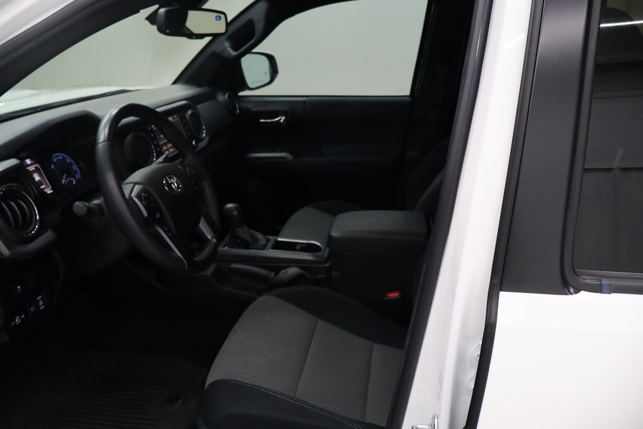 Used 2022 Toyota Tacoma TRD Sport w/ Technology Package image 31