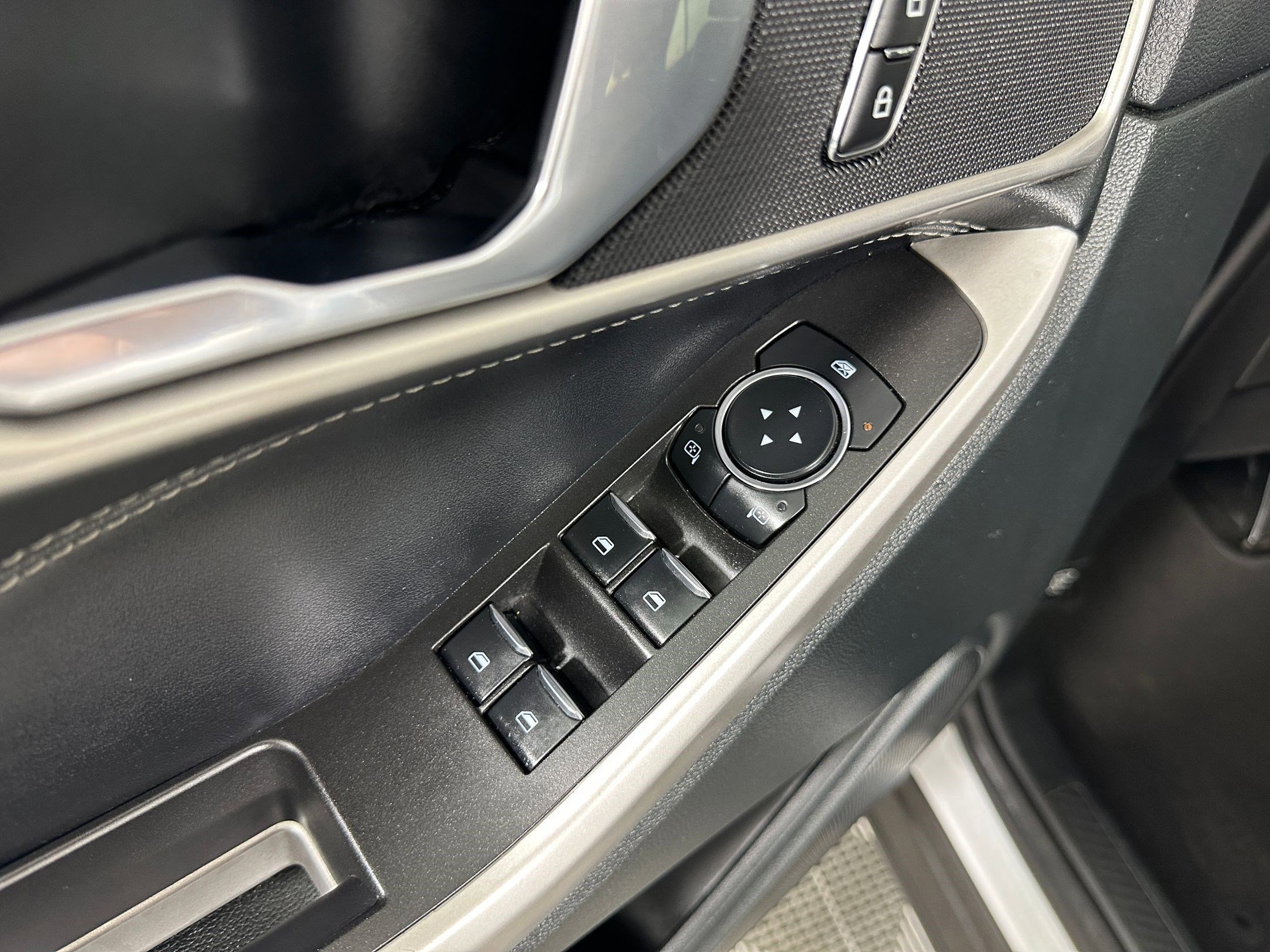 Certified 2024 Ford Explorer XLT w/ Equipment Group 202A image 11