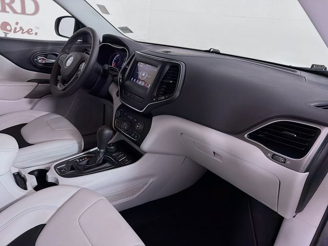 Used 2020 Jeep Cherokee Latitude Plus w/ Comfort/Convenience Group AWD/4WD image 35