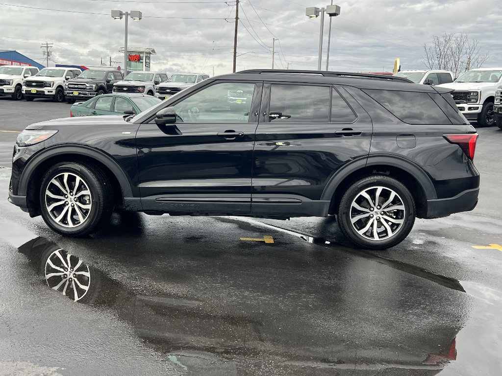 Certified 2025 Ford Explorer ST-Line image 5