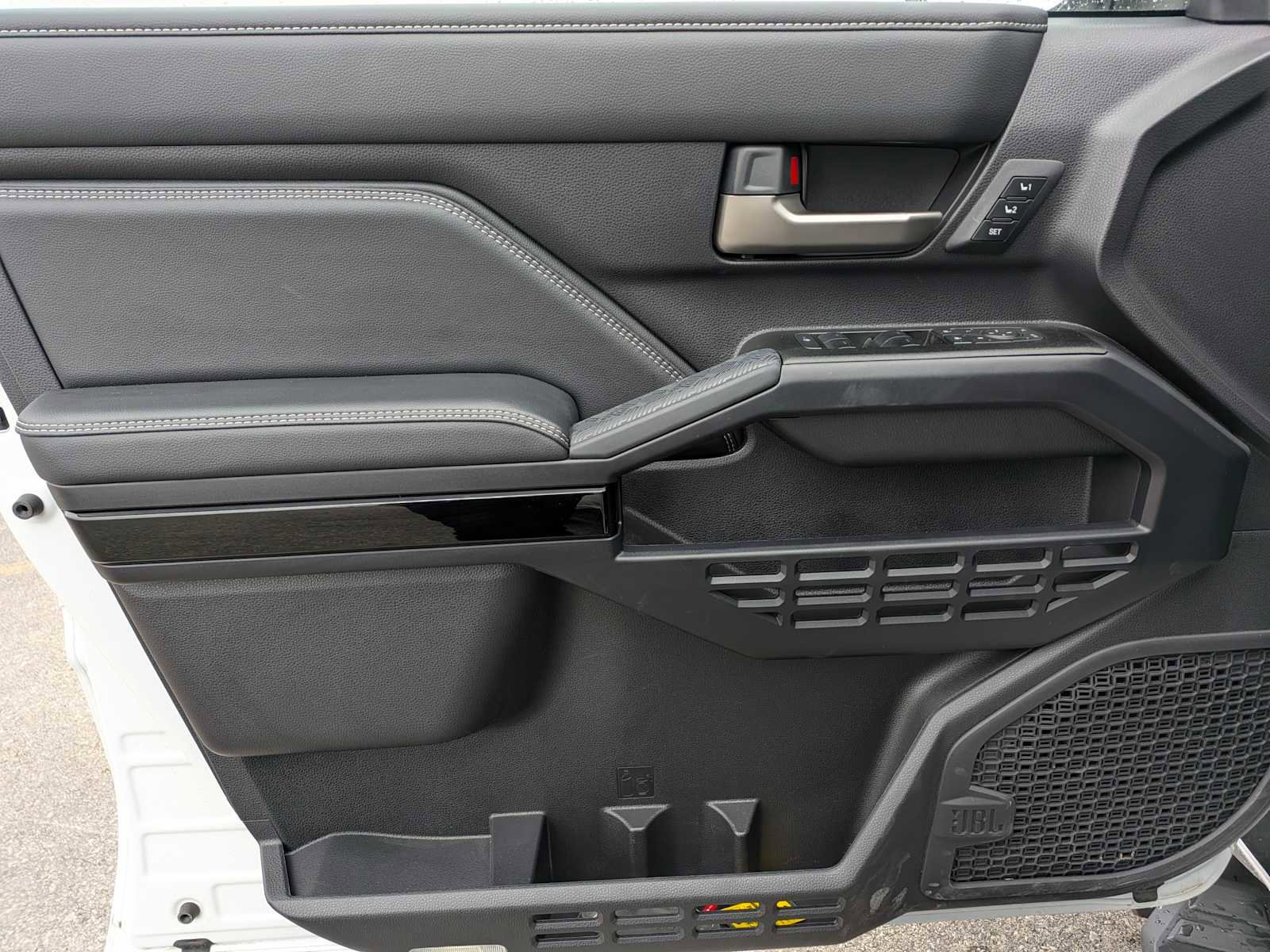 Used 2025 Toyota 4Runner Limited AWD/4WD image 18