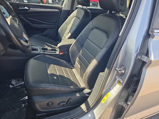 Used 2024 Volkswagen Jetta SE FWD image 18
