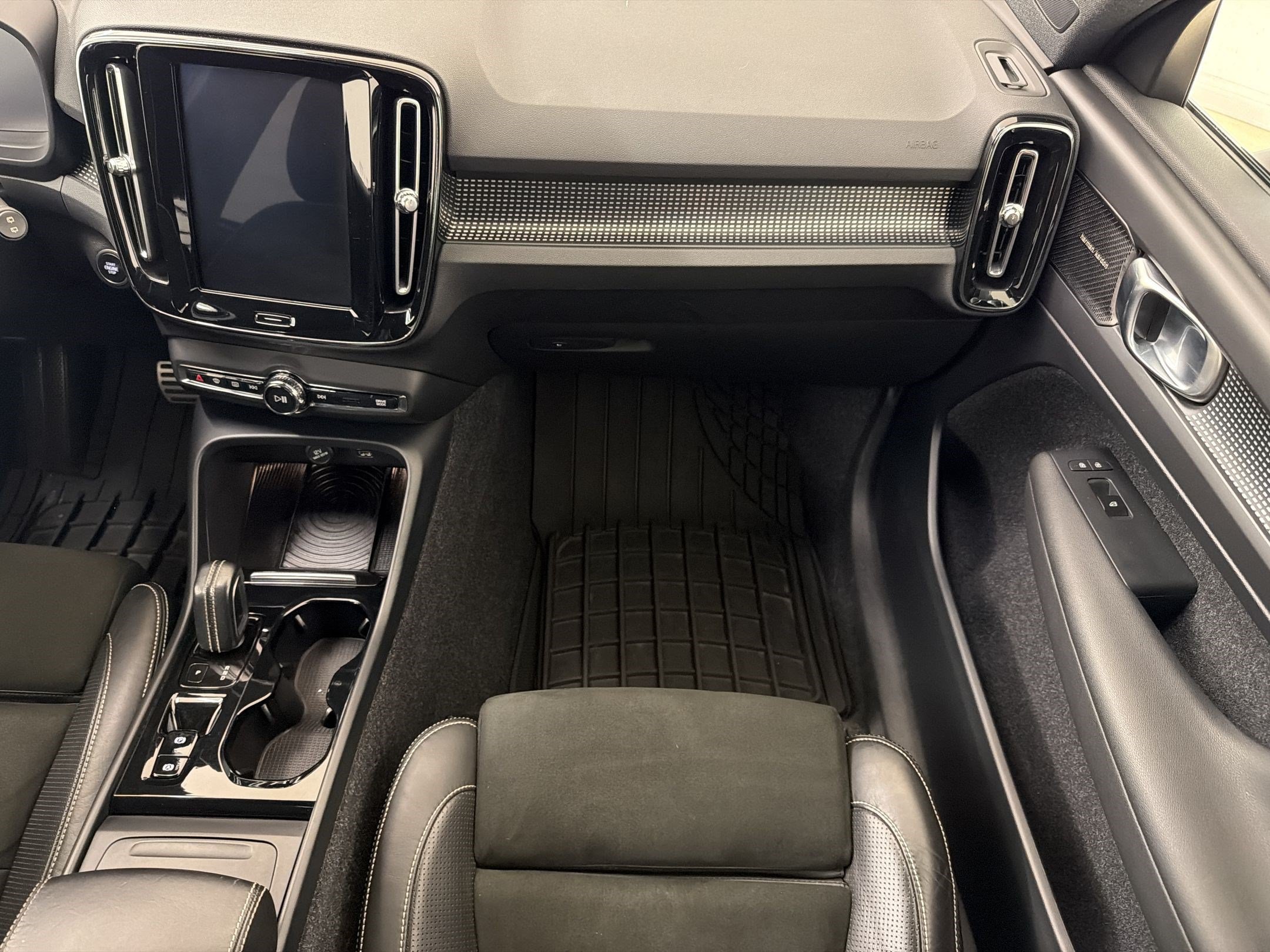Used 2019 Volvo XC40 T5 R-Design AWD/4WD image 29