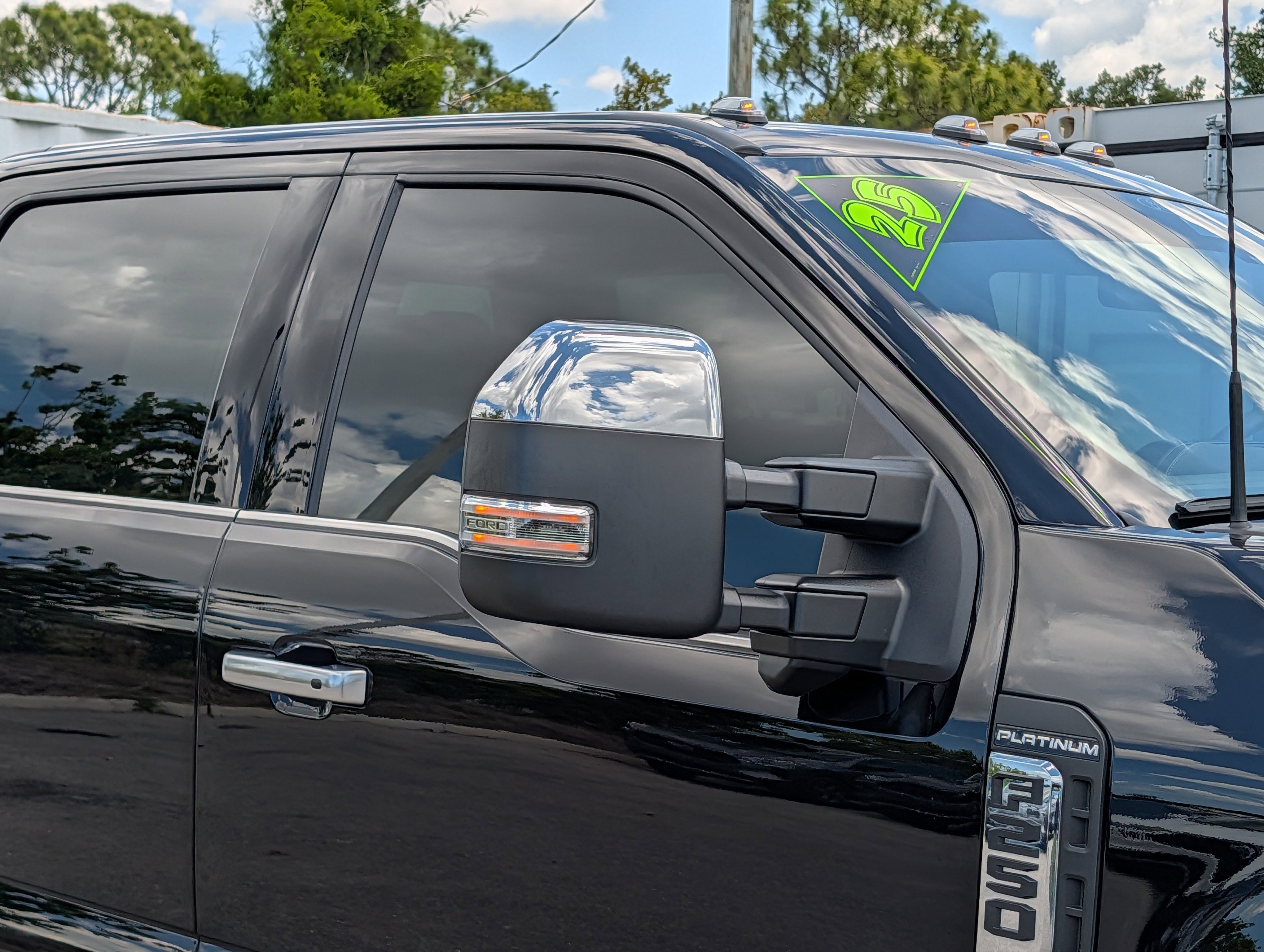 Certified 2025 Ford F250 Platinum w/ Platinum Plus Package AWD/4WD image 10
