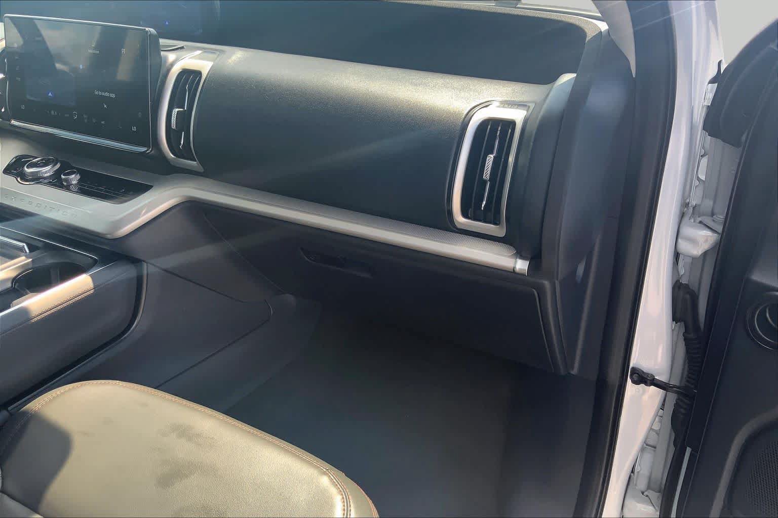 Certified 2025 Ford Expedition Active AWD/4WD image 19