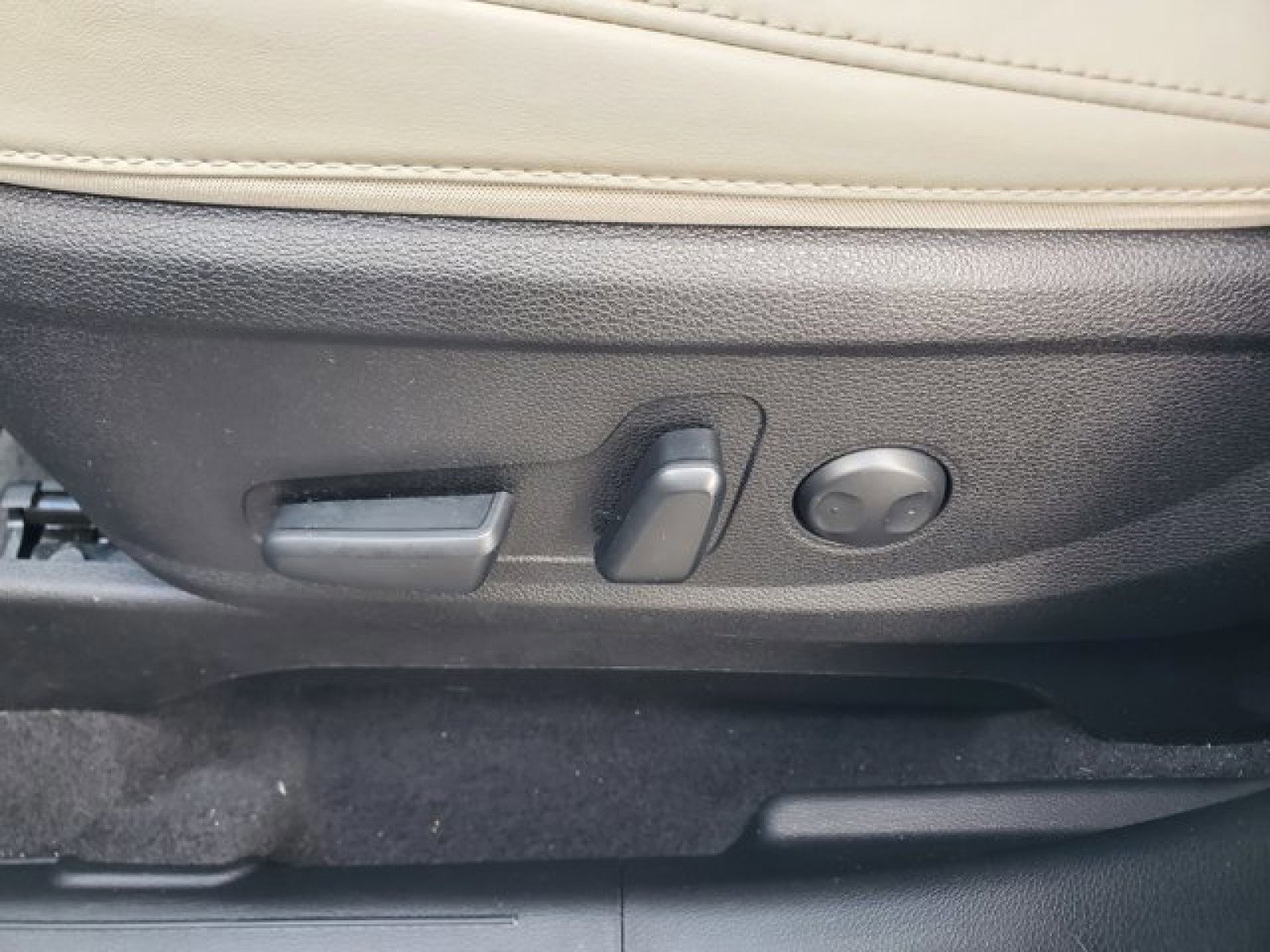 Used 2024 Kia Telluride S w/ S Sunroof Package image 12