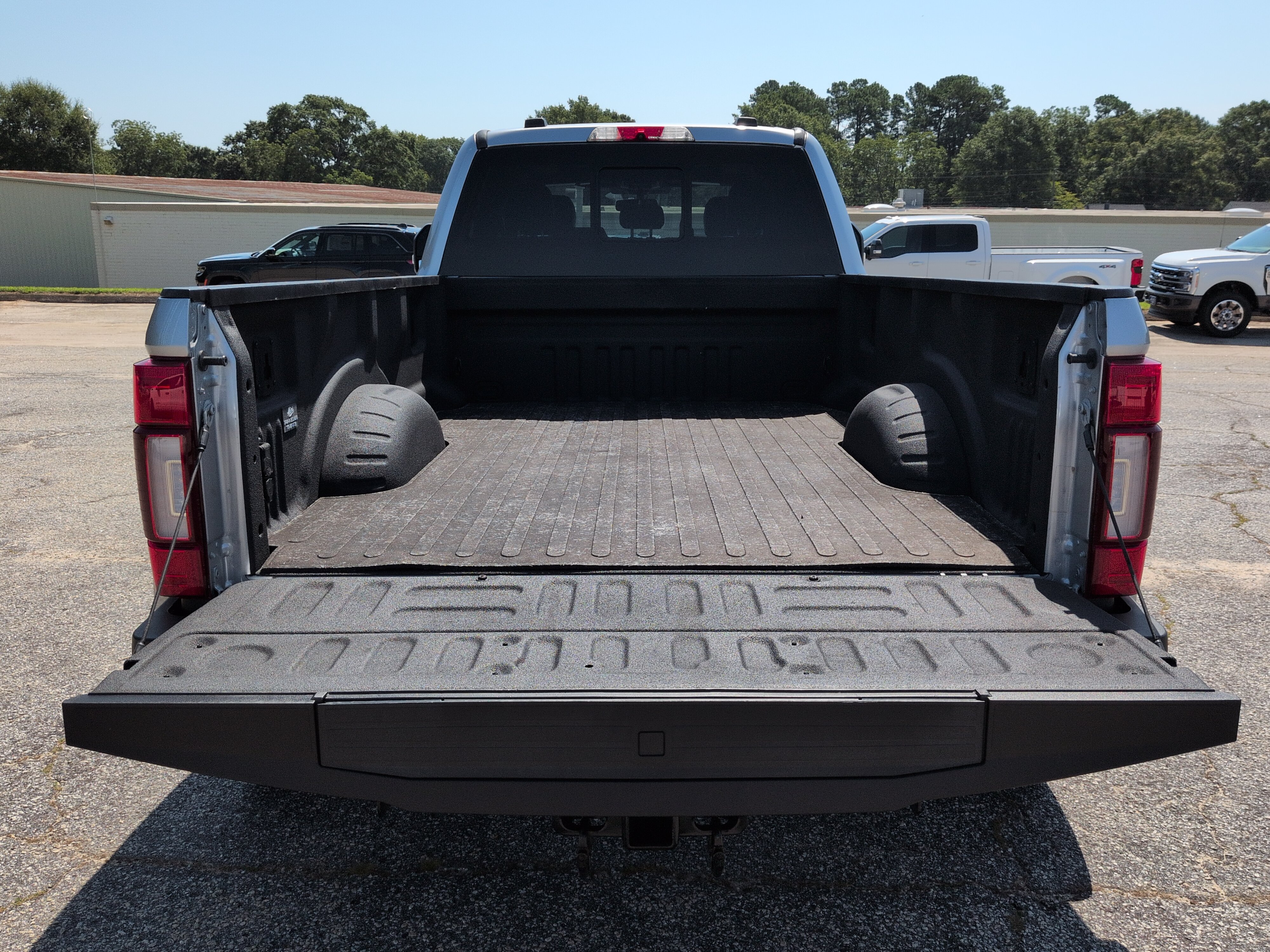 Certified 2022 Ford F450 Platinum w/ FX4 Off-Road Package AWD/4WD image 11