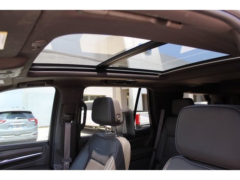 Used 2024 GMC Yukon Denali w/ Advanced Technology Package AWD/4WD image 24