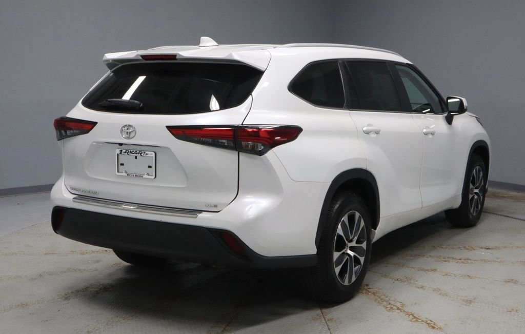 Used 2023 Toyota Highlander XLE FWD image 10