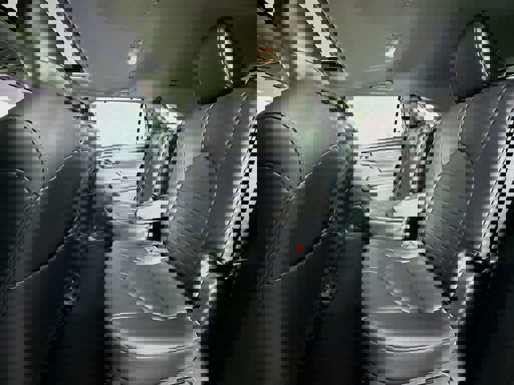 Used 2020 Toyota Highlander XLE image 17