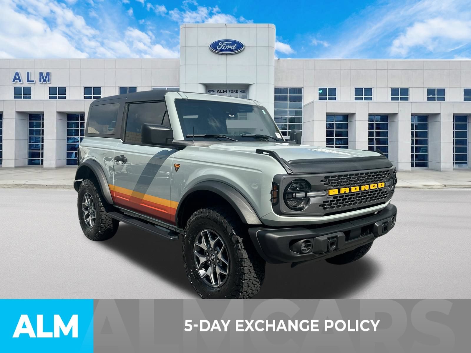 Certified 2023 Ford Bronco Badlands AWD/4WD image 3