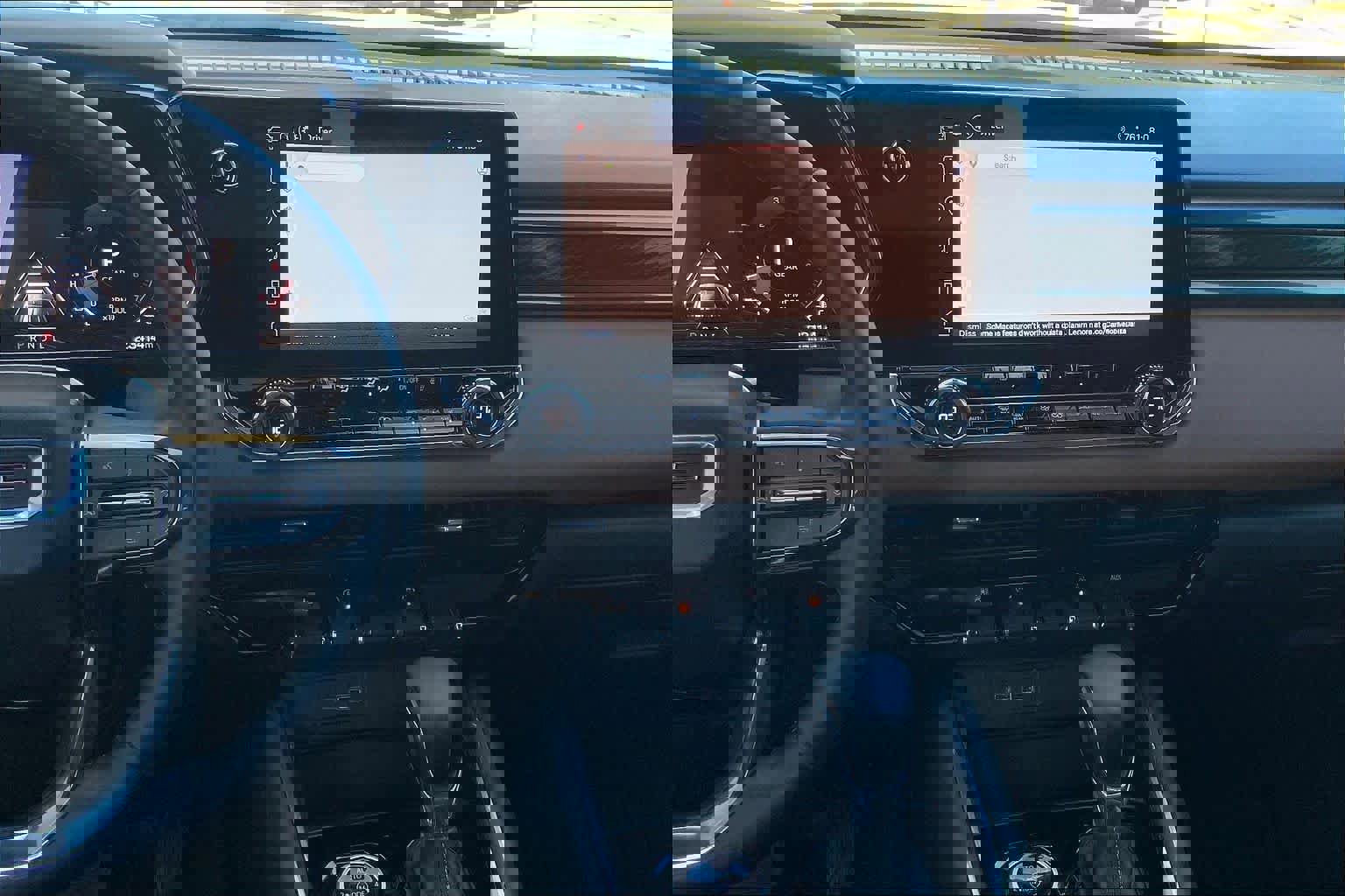 Used 2024 GMC Canyon AT4 w/ Technology Package image 9