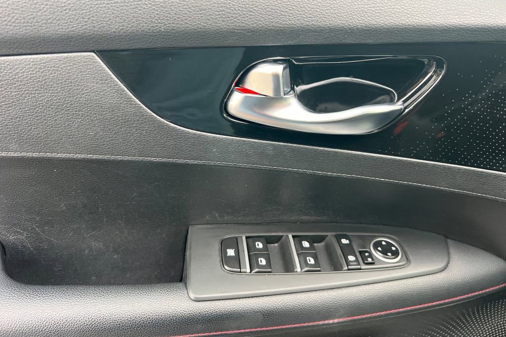 Used 2023 Kia Forte GT image 13