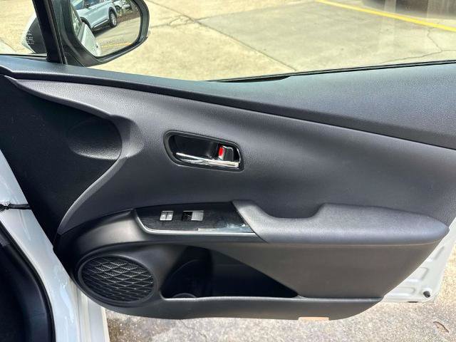 Used 2020 Toyota Prius L Eco FWD image 13