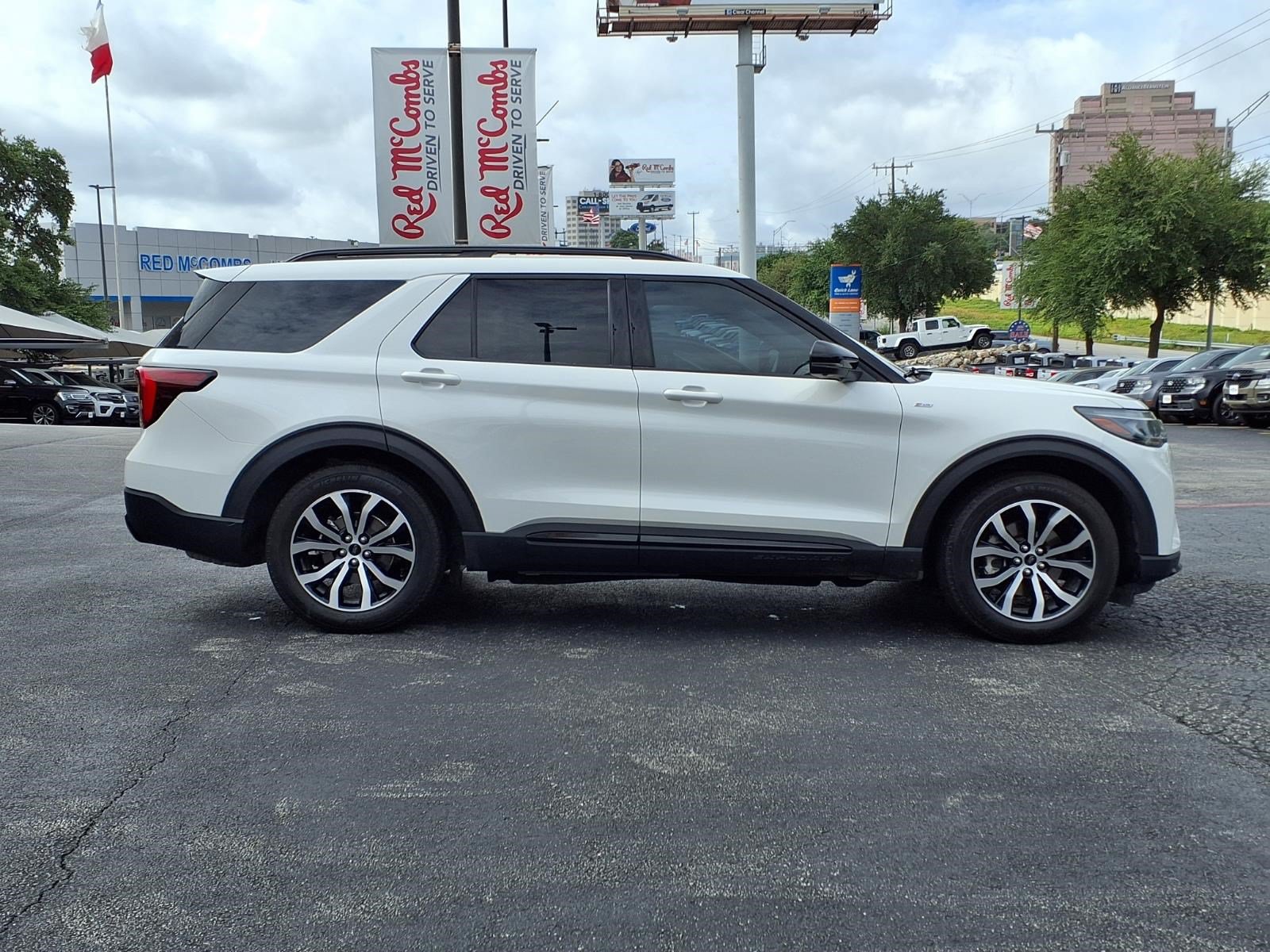 Certified 2025 Ford Explorer ST-Line RWD image 5